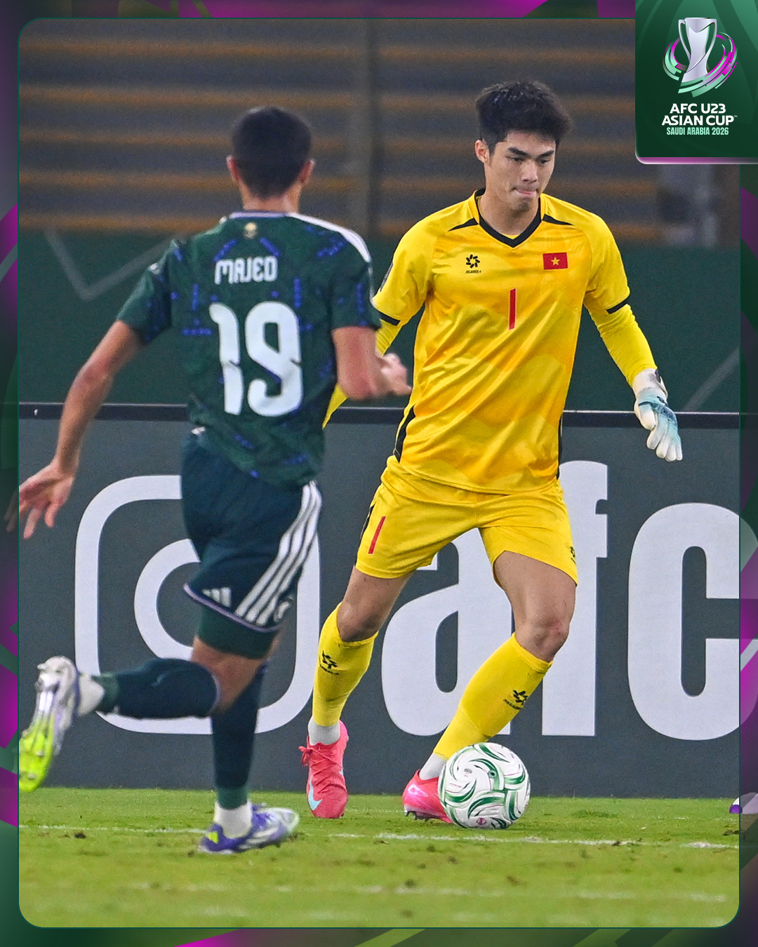 Rất đẹp và đáng yêu: U23 Việt Nam cúi đầu tri ân CĐV khi vượt qua vòng bảng U23 châu Á đầy diệu kỳ- Ảnh 9. Rất đẹp và đáng yêu: U23 Việt Nam cúi đầu tri ân CĐV khi vượt qua vòng bảng U23 châu Á đầy diệu kỳ- Ảnh 9.