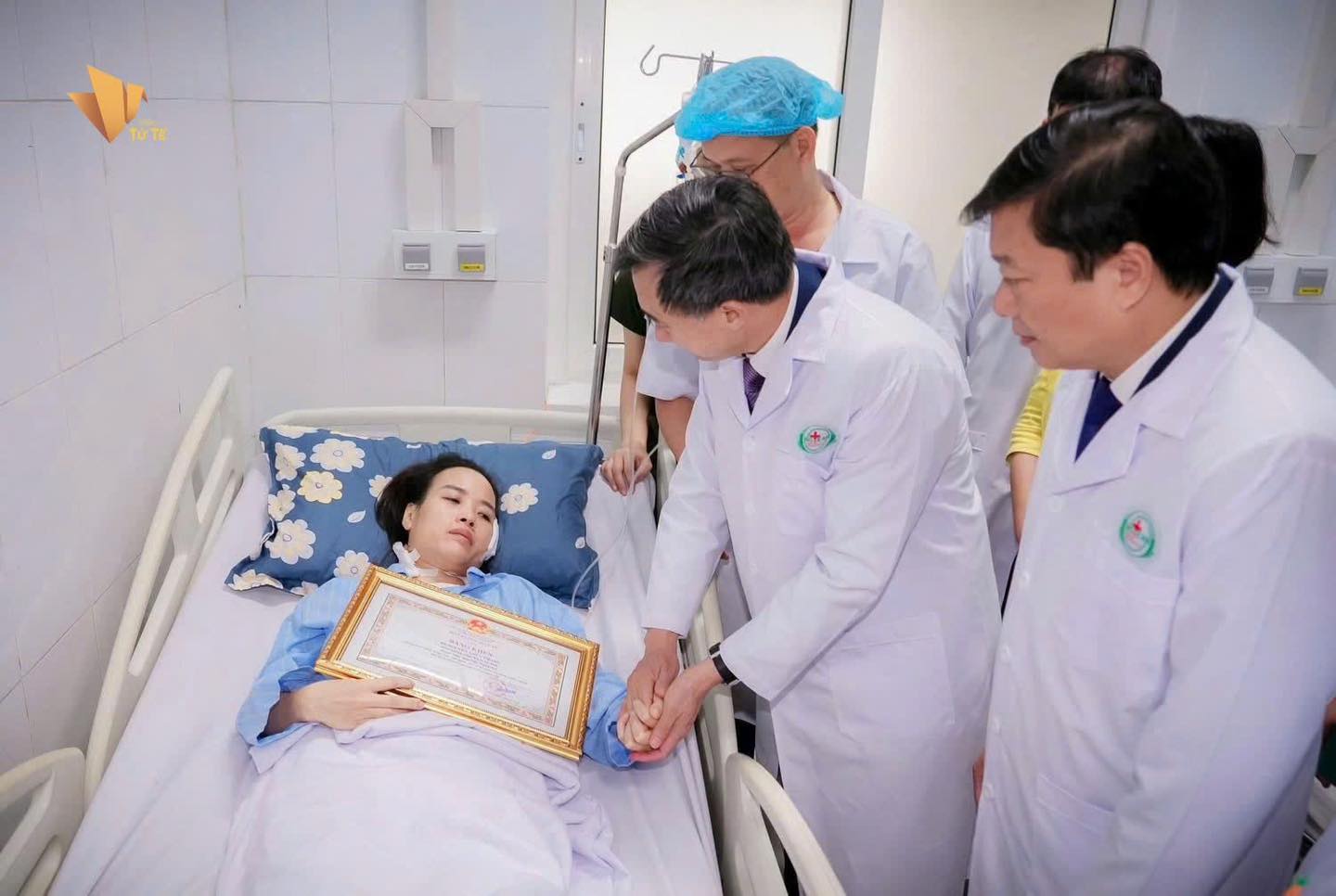 Nữ điều dưỡng bị đ&acirc;m 11 nh&aacute;t dao x&uacute;c động ng&agrave;y quay trở lại c&ocirc;ng việc, kể lại thời khắc che chắn cho trẻ sơ sinh trong vụ truy s&aacute;t kinh ho&agrave;ng- Ảnh 2.