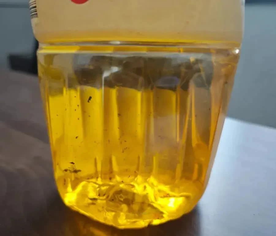 Rửa v&ograve;ng v&agrave;ng miễn ph&iacute; ở chợ, người phụ nữ ph&aacute;t hiện v&ograve;ng nhẹ đi gần 5g, cảnh s&aacute;t khẳng định: Chị vừa mất 18 triệu đồng trong 20 gi&acirc;y- Ảnh 2.