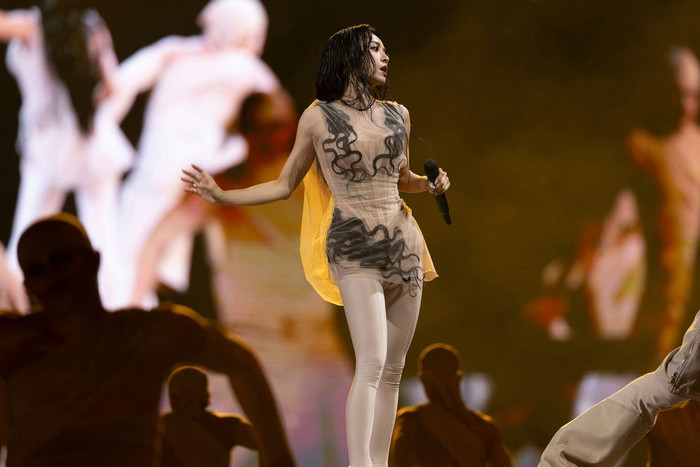 Mỹ nh&acirc;n kh&ocirc;ng tuổi lỗ nặng 263 tỷ đồng v&igrave; concert &ldquo;trăn khổng lồ&rdquo;, đối diện nguy cơ cấm s&oacute;ng- Ảnh 1.