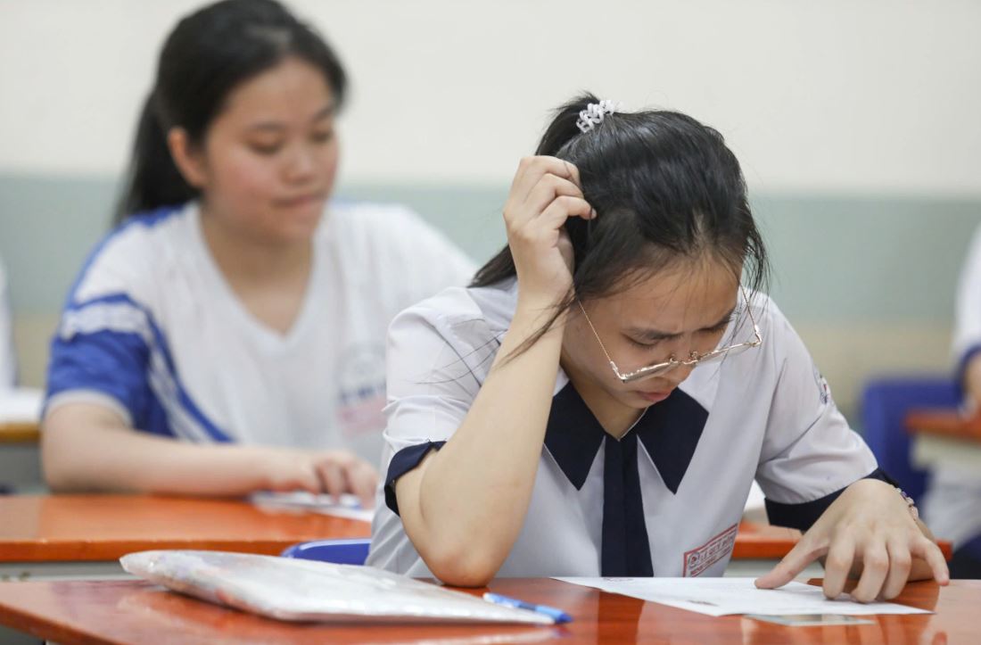 Phụ huynh b&agrave;y tỏ: Việc c&aacute;c trường dừng x&eacute;t học bạ l&agrave; đ&uacute;ng đắn, tuy nhi&ecirc;n cũng cần c&oacute; lộ tr&igrave;nh, đừng "quay xe" gấp!- Ảnh 1.