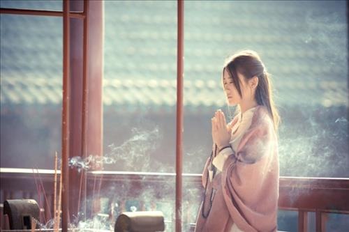 4 điều kh&ocirc;ng n&ecirc;n n&oacute;i trước b&agrave;n thờ- Ảnh 1.