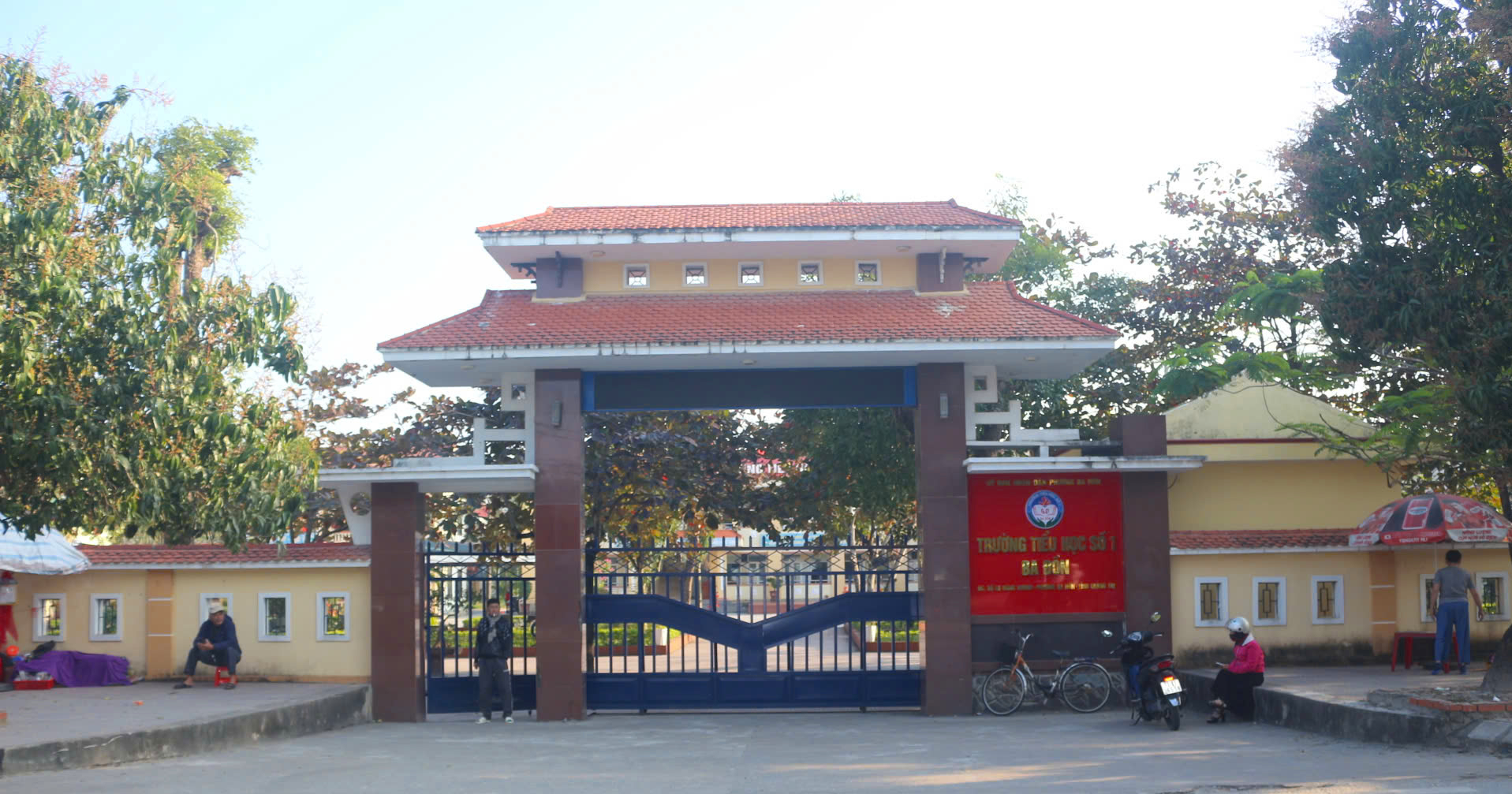 Suất ăn b&aacute;n tr&uacute; 25.000 đồng g&acirc;y tranh c&atilde;i, trường tiểu học phải dừng- Ảnh 1.