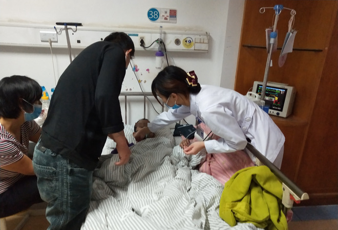 Bé lớp 2 suy thận cấp sau khi mẹ… đánh vào chỗ này vì lười làm bài tập về nh