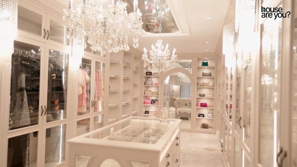 Ở Việt Nam c&oacute; một ph&uacute; b&agrave; chơi rất n&eacute;t: X&acirc;y biệt thự dưỡng gi&agrave; với bạn th&acirc;n, U40 chồng chăm như em b&eacute;- Ảnh 6.