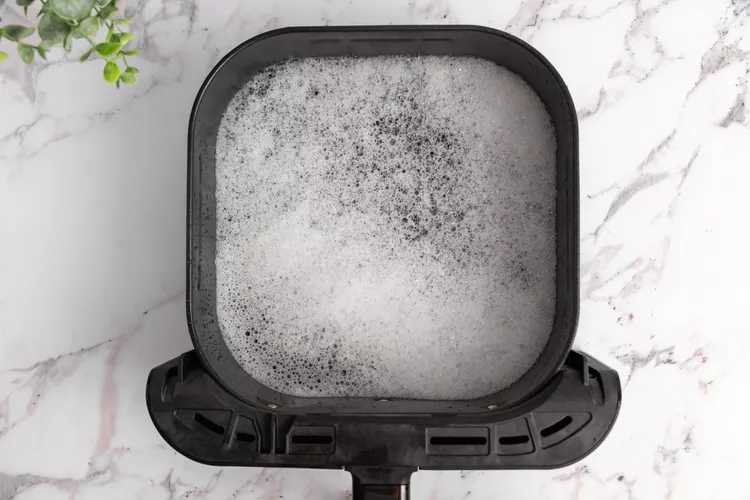 Bất cứ ai dùng nồi chiên không dầu nên biết: Đây là cách vệ sinh nồi dễ nhất!- Ảnh 4. Bất cứ ai dùng nồi chiên không dầu nên biết: Đây là cách vệ sinh nồi dễ nhất!- Ảnh 4.