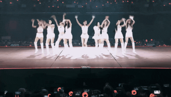 Sự hết thời của nh&oacute;m nữ quốc d&acirc;n: Ng&agrave;y c&agrave;ng ế v&eacute;, concert &ldquo;trống ho&aacute;c&rdquo; l&egrave;o t&egrave;o người xem- Ảnh 8.