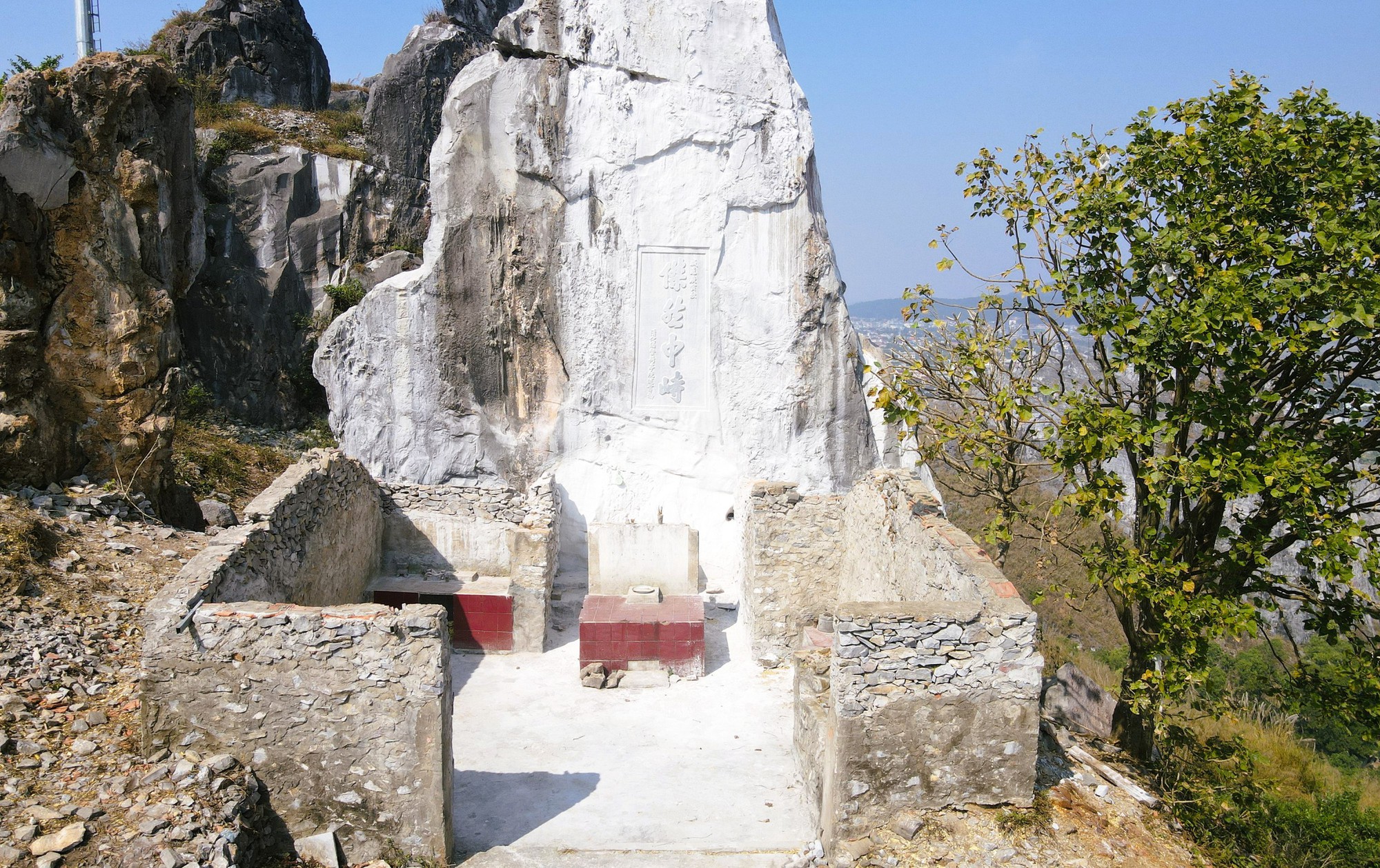 VIDEO: Hòn Vọng Phu ở Thanh Hóa "khoác áo mới" sau khi được chi 17 tỉ đồng- Ảnh 6. VIDEO: Hòn Vọng Phu ở Thanh Hóa "khoác áo mới" sau khi được chi 17 tỉ đồng- Ảnh 6.