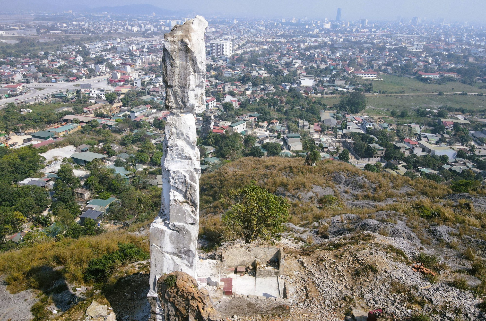 VIDEO: Hòn Vọng Phu ở Thanh Hóa "khoác áo mới" sau khi được chi 17 tỉ đồng- Ảnh 12. VIDEO: Hòn Vọng Phu ở Thanh Hóa "khoác áo mới" sau khi được chi 17 tỉ đồng- Ảnh 12.