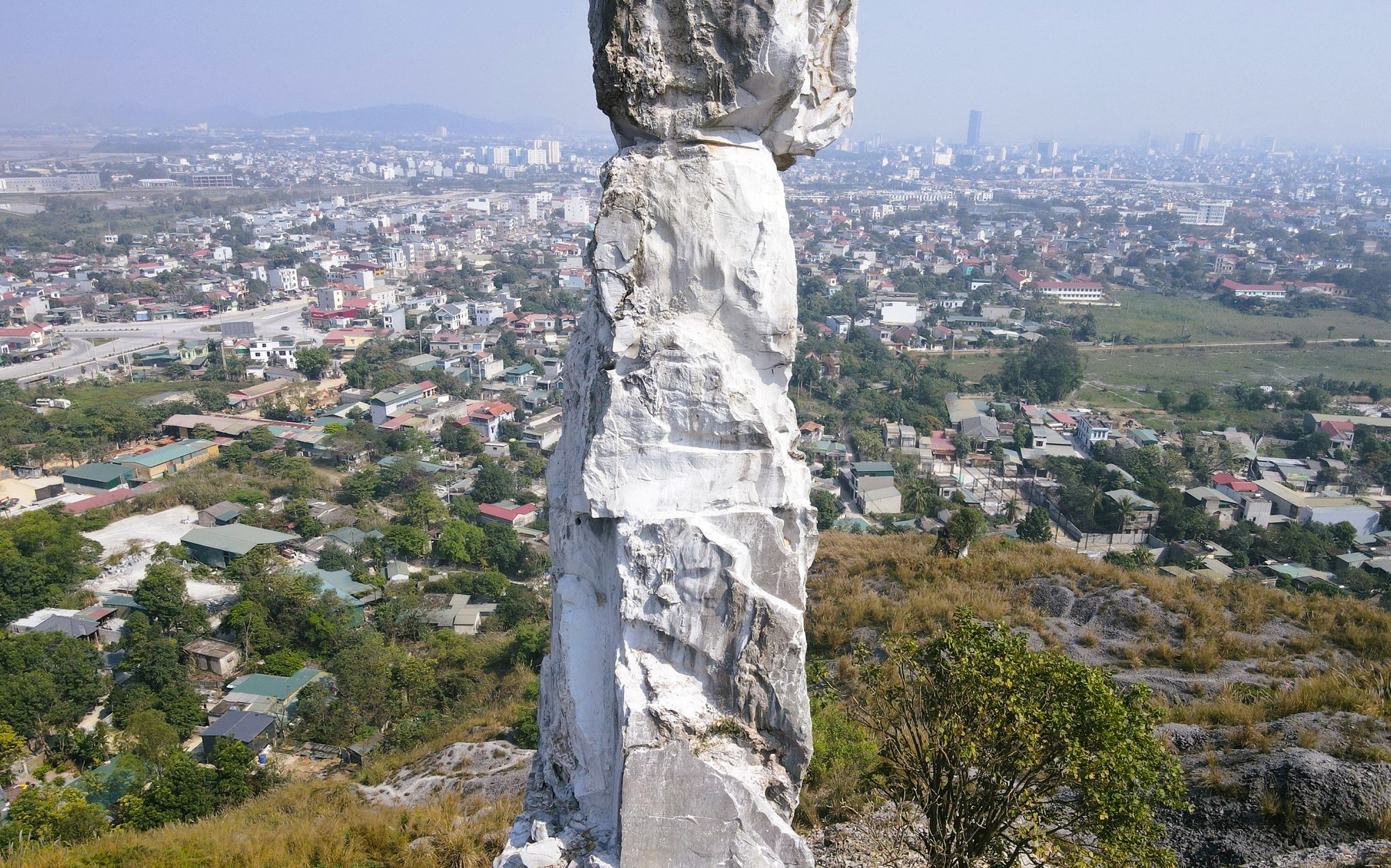 VIDEO: Hòn Vọng Phu ở Thanh Hóa "khoác áo mới" sau khi được chi 17 tỉ đồng- Ảnh 11. VIDEO: Hòn Vọng Phu ở Thanh Hóa "khoác áo mới" sau khi được chi 17 tỉ đồng- Ảnh 11.