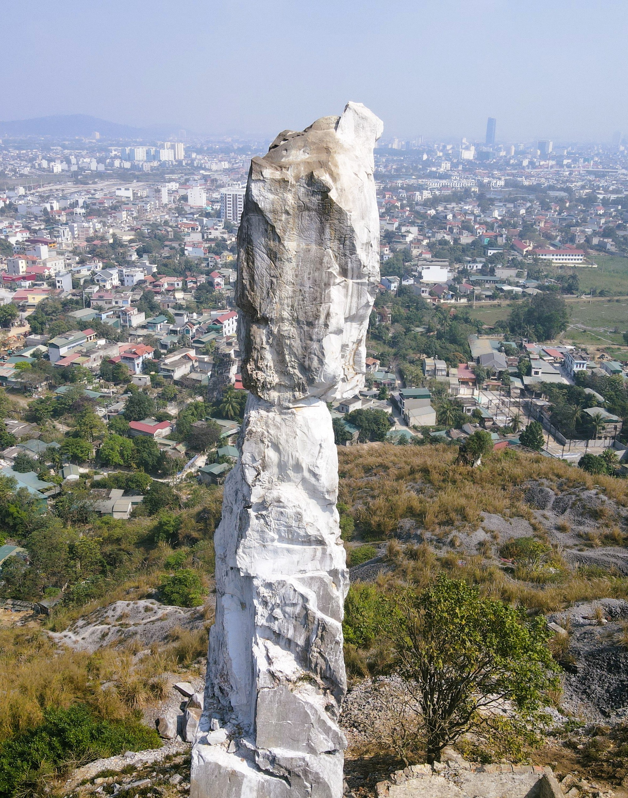 VIDEO: Hòn Vọng Phu ở Thanh Hóa "khoác áo mới" sau khi được chi 17 tỉ đồng- Ảnh 10. VIDEO: Hòn Vọng Phu ở Thanh Hóa "khoác áo mới" sau khi được chi 17 tỉ đồng- Ảnh 10.