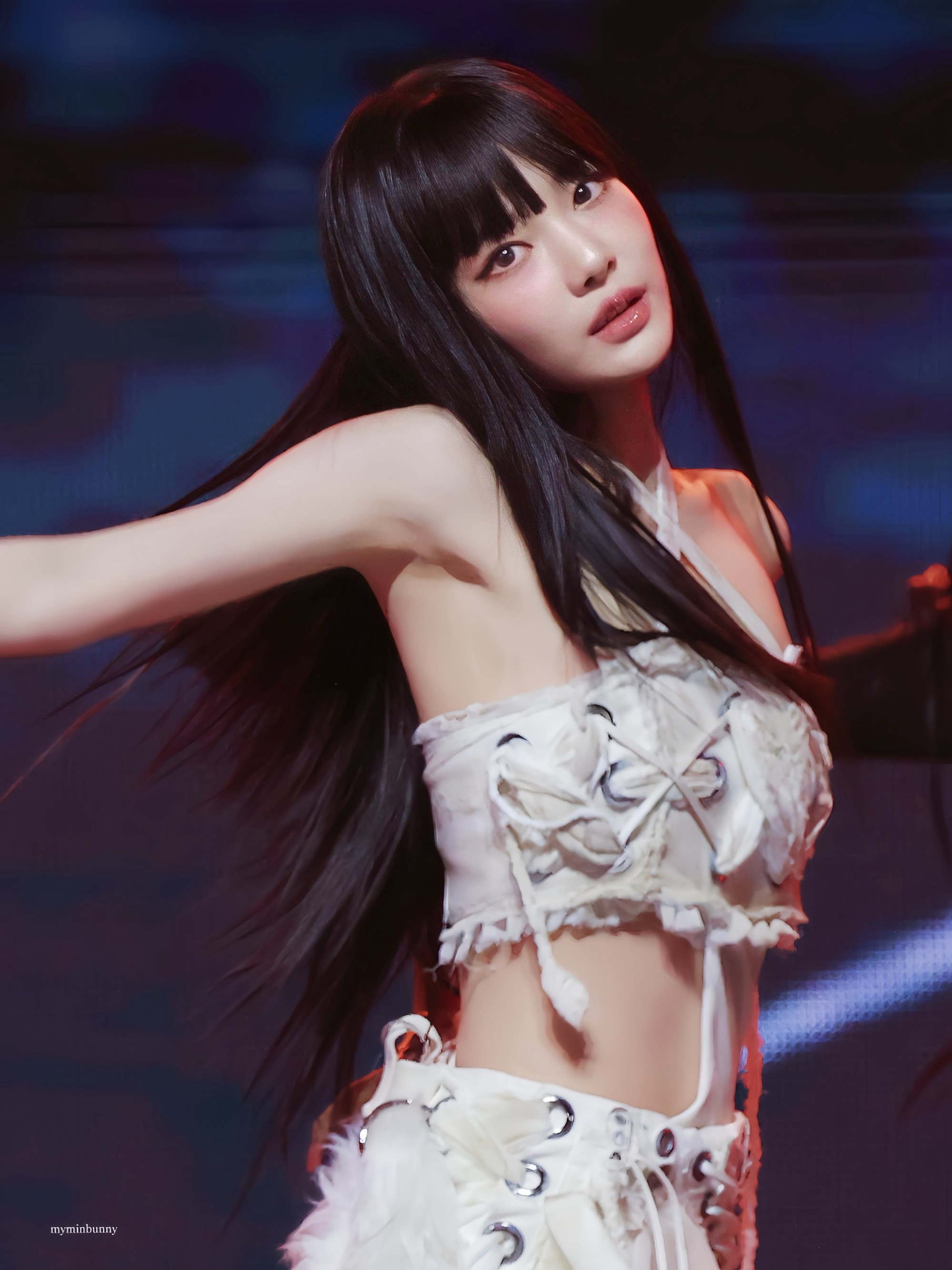 Mỹ nh&acirc;n bị loại khỏi show năm mới: Hơn 80 ngh&igrave;n người đ&ograve;i cấm s&oacute;ng, nửa thập kỷ l&agrave;m 