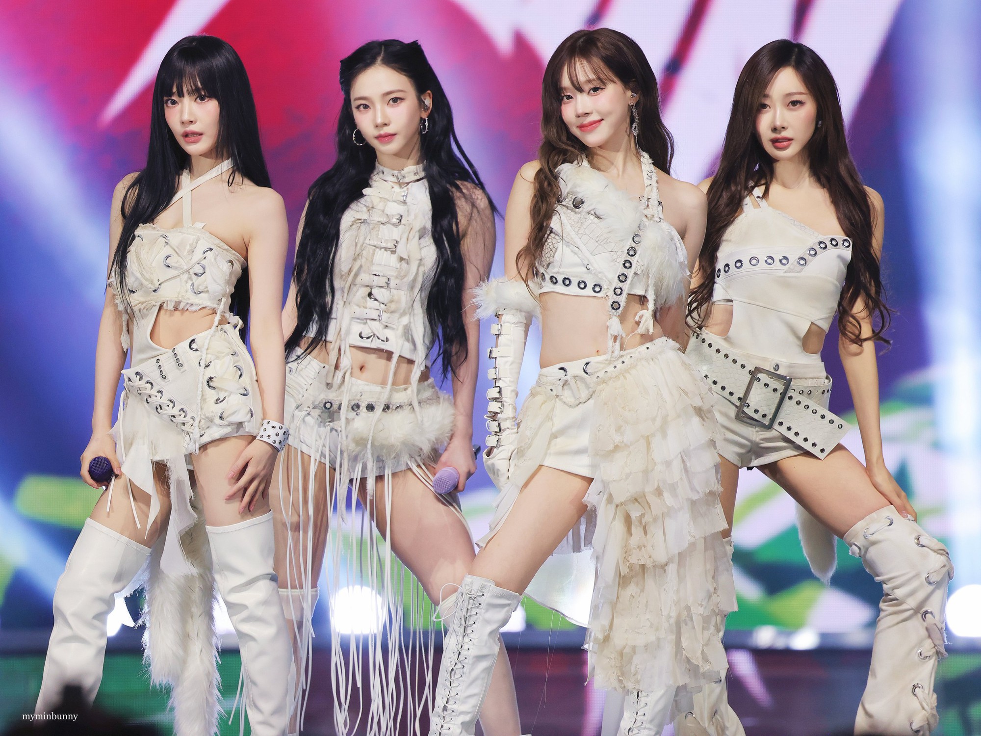 Mỹ nh&acirc;n bị loại khỏi show năm mới: Hơn 80 ngh&igrave;n người đ&ograve;i cấm s&oacute;ng, nửa thập kỷ l&agrave;m 