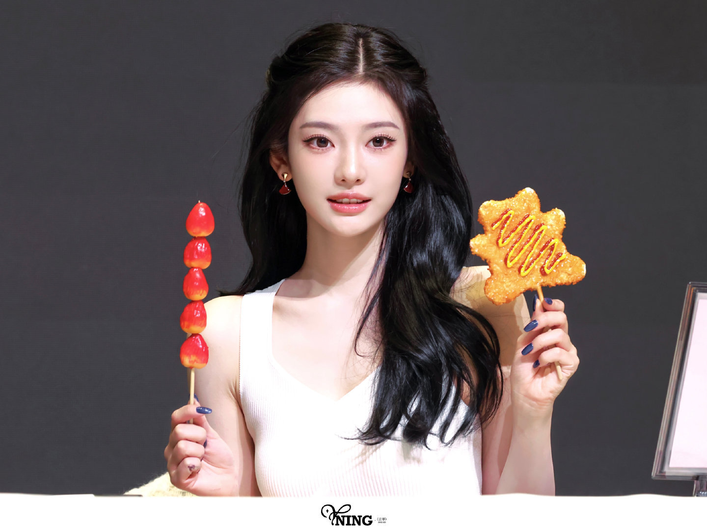 Mỹ nh&acirc;n bị loại khỏi show năm mới: Hơn 80 ngh&igrave;n người đ&ograve;i cấm s&oacute;ng, nửa thập kỷ l&agrave;m 