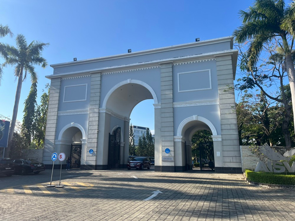 Nh&igrave;n lại những l&ugrave;m x&ugrave;m của trường Quốc tế Mỹ AISVN trước khi bị giải thể- Ảnh 5.