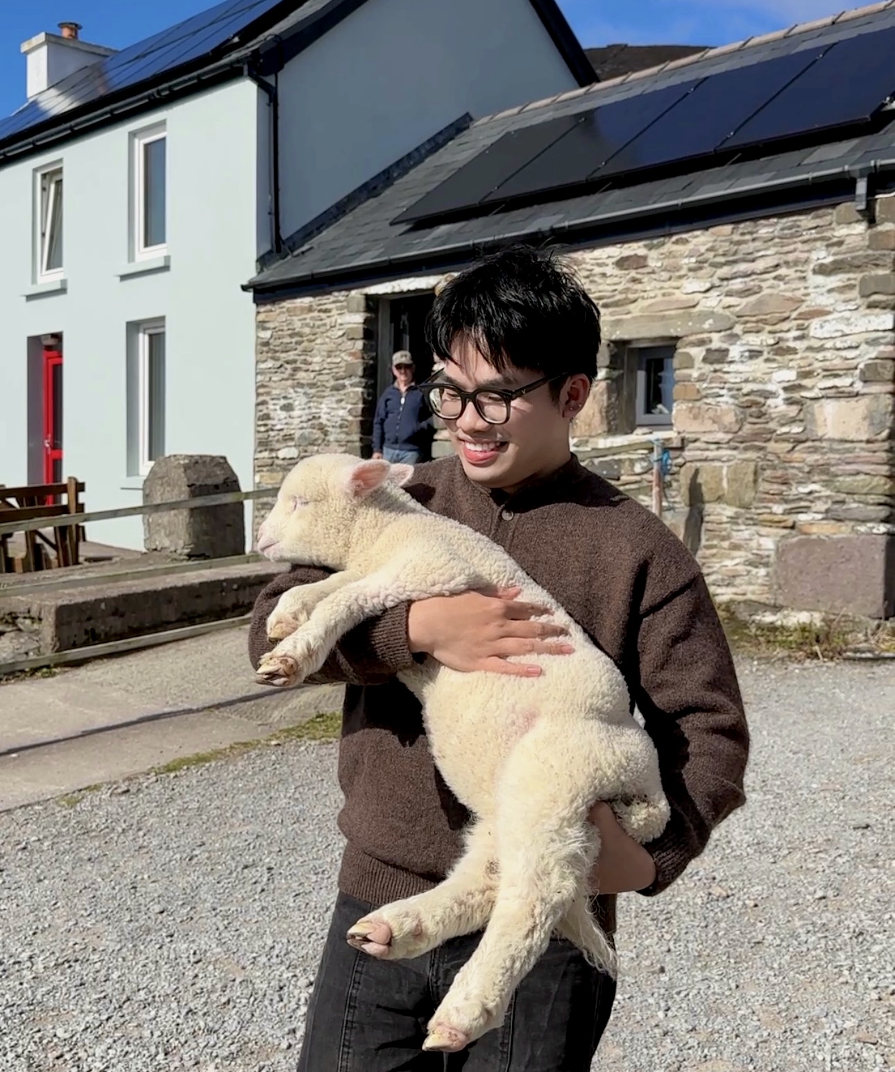 26 tuổi bỏ việc đi du học vì thấy sống "quá ổn", chàng trai Việt kể về một Ireland toàn màu xanh và chuyện gần như chẳng ai nói "NO"- Ảnh 5.