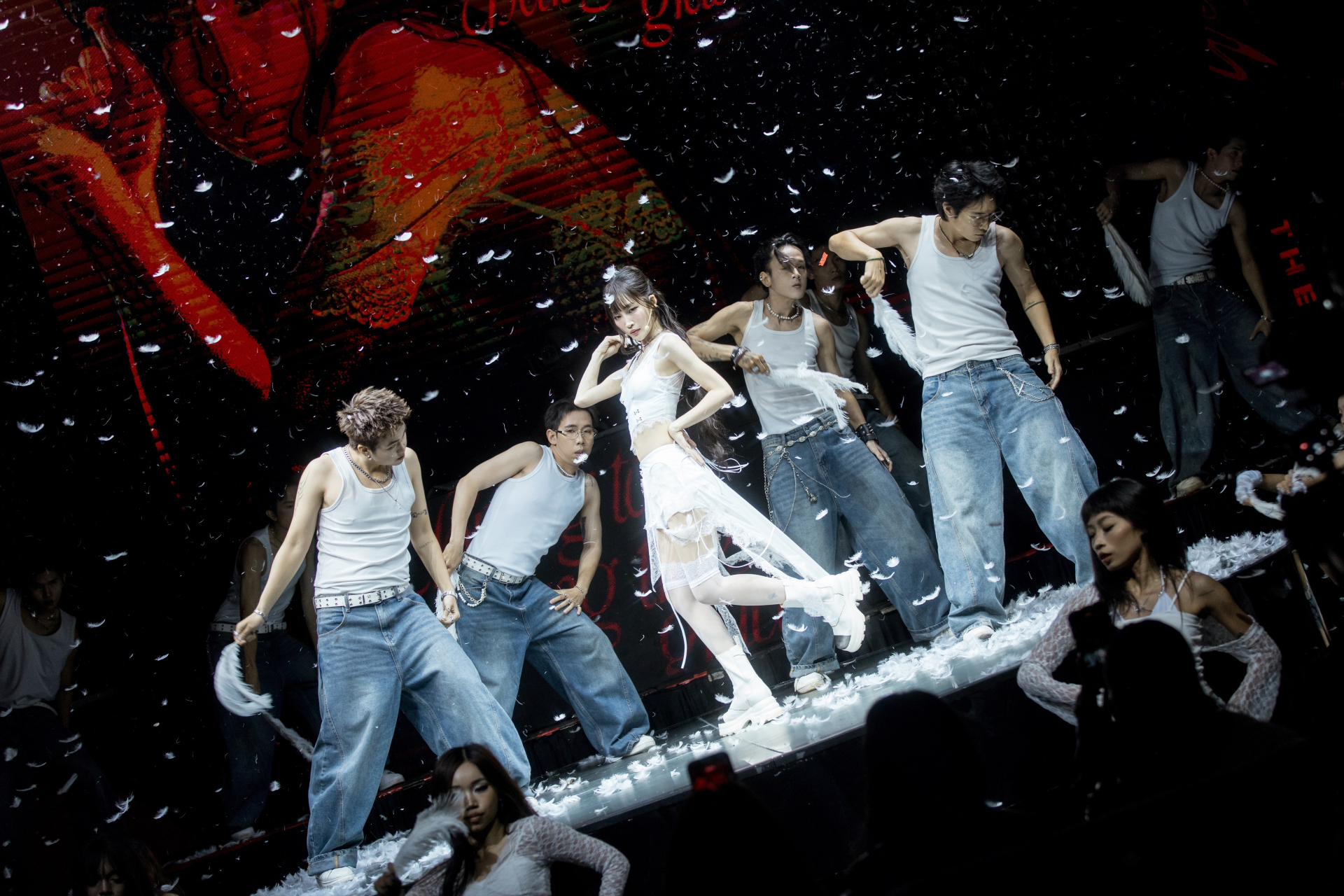 Mỹ nh&acirc;n Vbiz dốc hết tiền của l&agrave;m album, đắt show đến mấy cũng ch&aacute;y t&uacute;i v&igrave; l&yacute; do n&agrave;y- Ảnh 2.