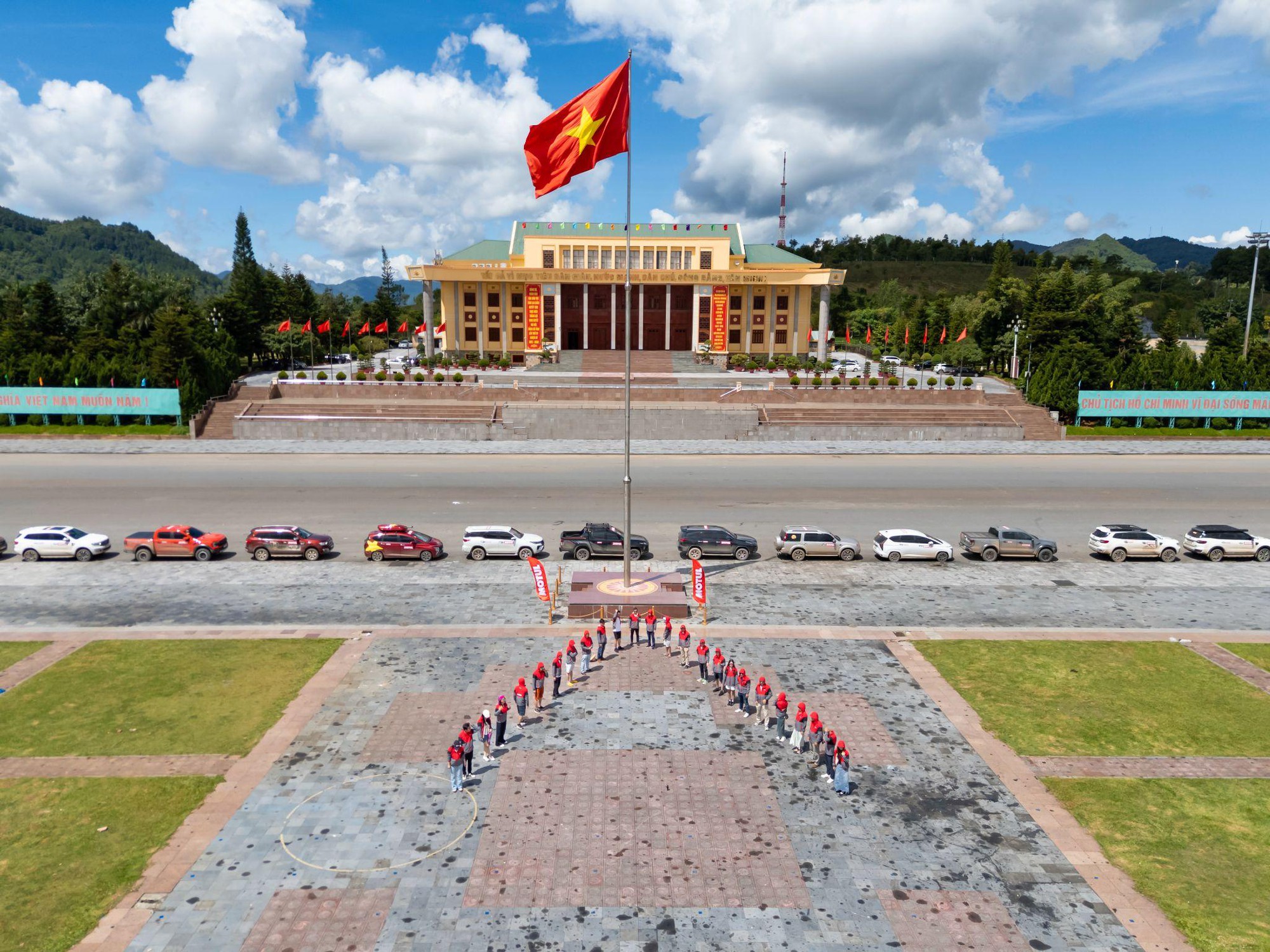 H&agrave;o h&ugrave;ng kh&iacute; chất Việt: Chạm đỉnh Cực T&acirc;y A Pa Chải đầy kh&iacute; ph&aacute;ch- Ảnh 2.