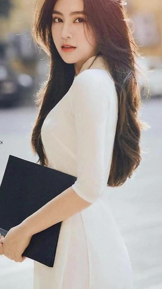 Linh Trương - g&aacute;i đẹp khiến d&acirc;n mạng thắc mắc 