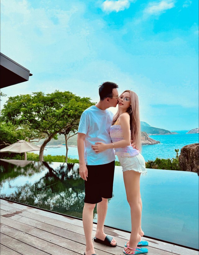 Ở Việt Nam c&oacute; một ph&uacute; b&agrave; chơi rất n&eacute;t: X&acirc;y biệt thự dưỡng gi&agrave; với bạn th&acirc;n, U40 chồng chăm như em b&eacute;- Ảnh 3.