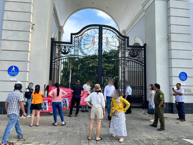 Nh&igrave;n lại những l&ugrave;m x&ugrave;m của trường Quốc tế Mỹ AISVN trước khi bị giải thể- Ảnh 2.