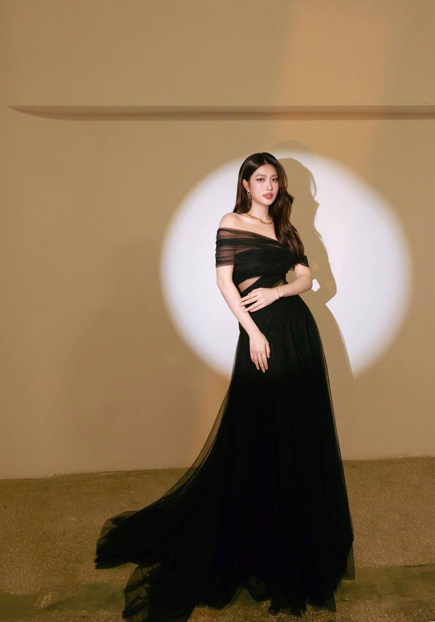 Chiếc v&aacute;y thị phi của Thi&ecirc;n &Acirc;n, Kỳ Duy&ecirc;n cũng bị k&eacute;o v&agrave;o t&acirc;m điểm gạch đ&aacute;- Ảnh 5.