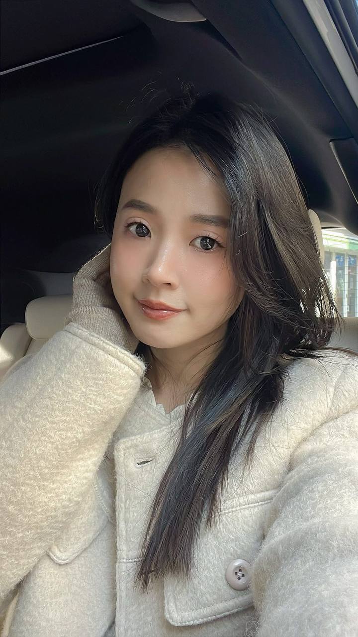 Midu đeo t&uacute;i 800 triệu nhưng thứ g&acirc;y ch&uacute; &yacute; lại l&agrave; l&agrave;n da tuổi 36- Ảnh 14.