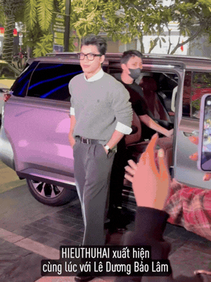 Bắt gặp HIEUTHUHAI, Kiều Minh Tuấn v&agrave; hội bạn Vbiz l&uacute;c 2 giờ s&aacute;ng, c&ocirc; g&aacute;i xuất hiện th&acirc;n thiết g&acirc;y ch&uacute; &yacute;- Ảnh 1.