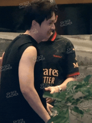 Bắt gặp HIEUTHUHAI, Kiều Minh Tuấn v&agrave; hội bạn Vbiz l&uacute;c 2 giờ s&aacute;ng, c&ocirc; g&aacute;i xuất hiện th&acirc;n thiết g&acirc;y ch&uacute; &yacute;- Ảnh 6.