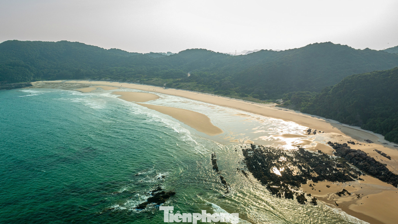 Độc lạ h&ograve;n đảo ngắm ho&agrave;ng h&ocirc;n, b&igrave;nh minh ở Quảng Ninh- Ảnh 6.