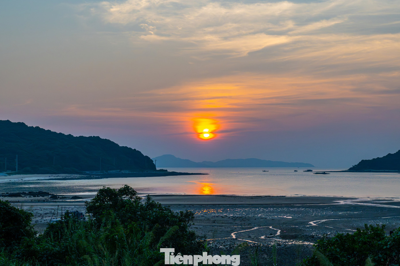 Độc lạ h&ograve;n đảo ngắm ho&agrave;ng h&ocirc;n, b&igrave;nh minh ở Quảng Ninh- Ảnh 7.