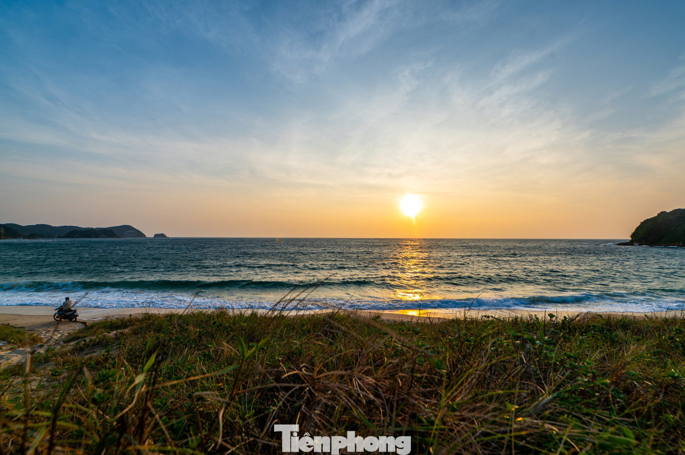 Độc lạ h&ograve;n đảo ngắm ho&agrave;ng h&ocirc;n, b&igrave;nh minh ở Quảng Ninh- Ảnh 10.