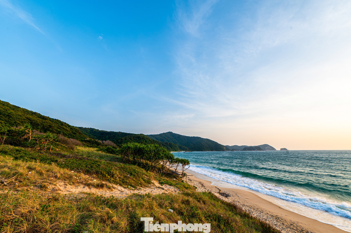 Độc lạ h&ograve;n đảo ngắm ho&agrave;ng h&ocirc;n, b&igrave;nh minh ở Quảng Ninh- Ảnh 18.