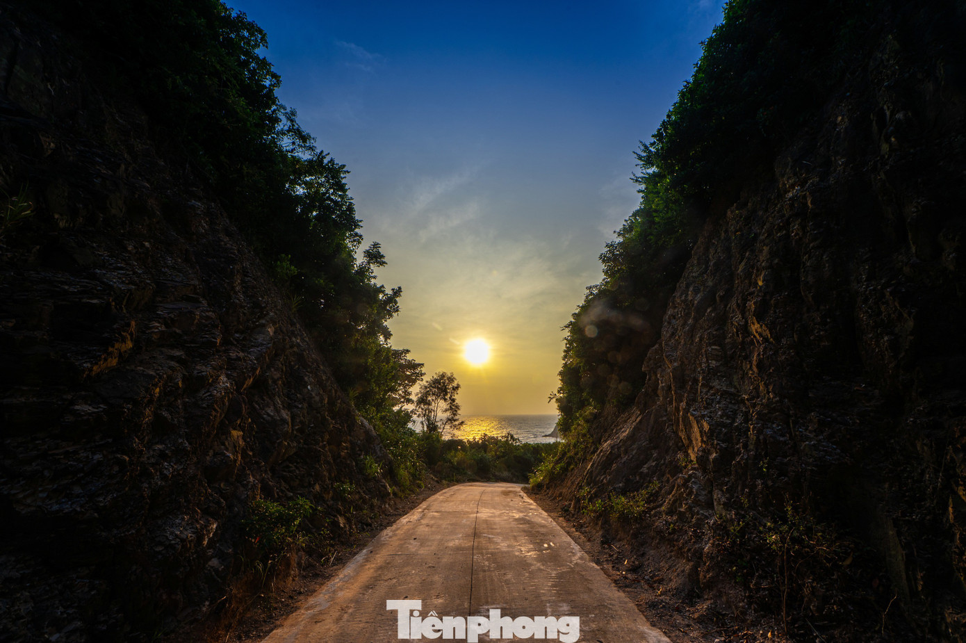 Độc lạ h&ograve;n đảo ngắm ho&agrave;ng h&ocirc;n, b&igrave;nh minh ở Quảng Ninh- Ảnh 12.