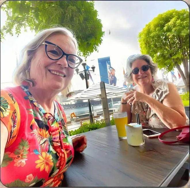 Những người U70 b&aacute;n nh&agrave; mua sự l&ecirc;nh đ&ecirc;nh, dưỡng gi&agrave; nhẹ t&ecirc;nh tr&ecirc;n du thuyền: "T&ocirc;i chỉ cần vui vẻ v&agrave; tận hưởng cuộc sống"- Ảnh 3.