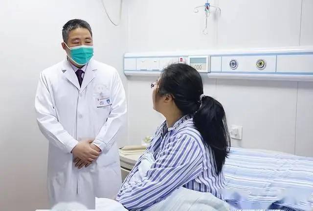 Phụ nữ sống thọ hay kh&ocirc;ng, nh&igrave;n v&agrave;o v&ograve;ng 1 l&agrave; thấy: 3 dấu hiệu ở ngực nhiều chị em xem nhẹ nhưng lại l&agrave; &ldquo;đ&egrave;n đỏ&rdquo; sức khỏe- Ảnh 1.