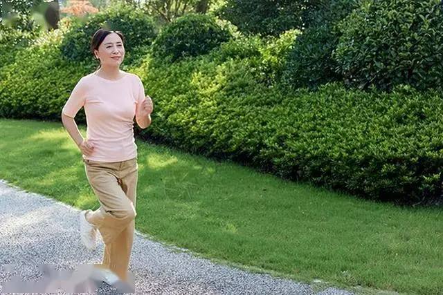 Phụ nữ sống thọ hay kh&ocirc;ng, nh&igrave;n v&agrave;o v&ograve;ng 1 l&agrave; thấy: 3 dấu hiệu ở ngực nhiều chị em xem nhẹ nhưng lại l&agrave; &ldquo;đ&egrave;n đỏ&rdquo; sức khỏe- Ảnh 5.