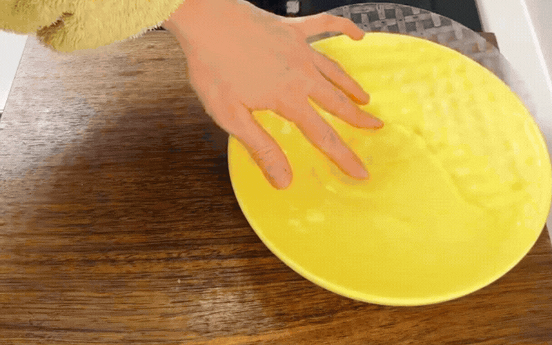 X&uacute;c x&iacute;ch chi&ecirc;n xưa rồi, giới trẻ đang "ph&aacute;t cuồng" với m&oacute;n burger x&uacute;c x&iacute;ch ng&agrave;n lớp vừa lạ vừa quen n&agrave;y- Ảnh 11.