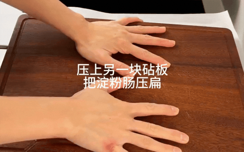 X&uacute;c x&iacute;ch chi&ecirc;n xưa rồi, giới trẻ đang "ph&aacute;t cuồng" với m&oacute;n burger x&uacute;c x&iacute;ch ng&agrave;n lớp vừa lạ vừa quen n&agrave;y- Ảnh 4.