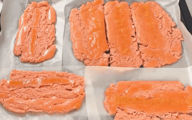 X&uacute;c x&iacute;ch chi&ecirc;n xưa rồi, giới trẻ đang "ph&aacute;t cuồng" với m&oacute;n burger x&uacute;c x&iacute;ch ng&agrave;n lớp vừa lạ vừa quen n&agrave;y- Ảnh 5.