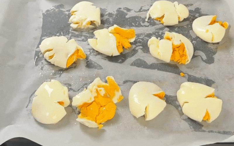 X&uacute;c x&iacute;ch chi&ecirc;n xưa rồi, giới trẻ đang "ph&aacute;t cuồng" với m&oacute;n burger x&uacute;c x&iacute;ch ng&agrave;n lớp vừa lạ vừa quen n&agrave;y- Ảnh 7.