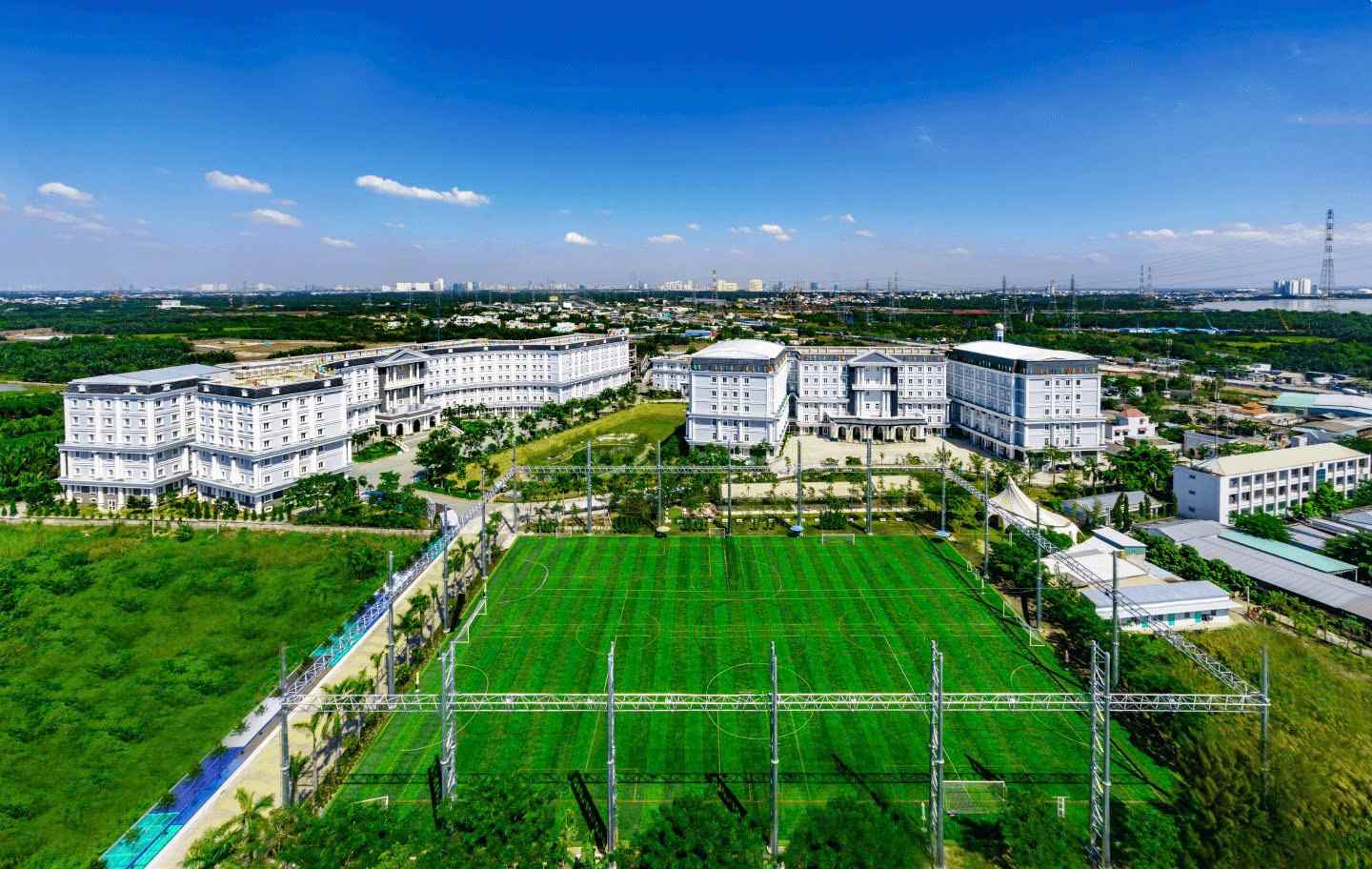 Nh&igrave;n lại những l&ugrave;m x&ugrave;m của trường Quốc tế Mỹ AISVN trước khi bị giải thể- Ảnh 4.