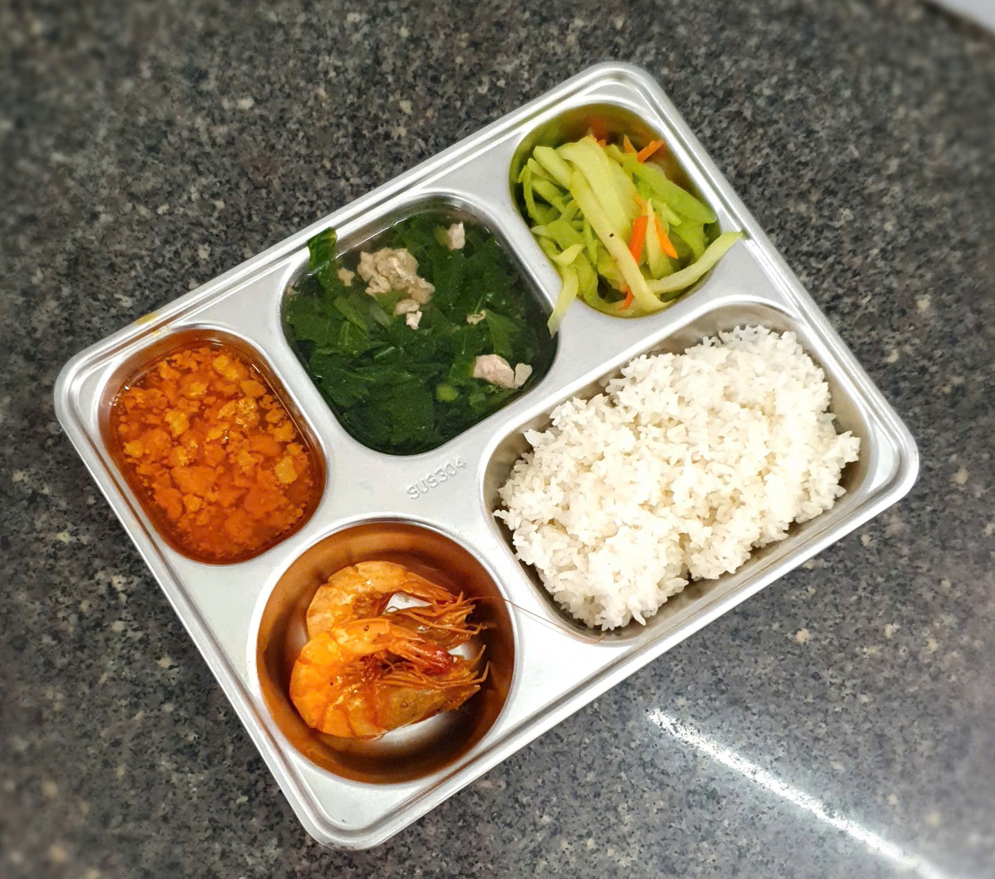 Suất ăn b&aacute;n tr&uacute; 25.000 đồng g&acirc;y tranh c&atilde;i, trường tiểu học phải dừng- Ảnh 2.