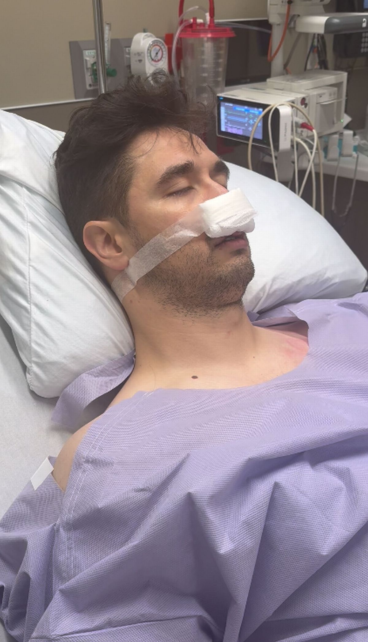 Tỉnh dậy sau phẫu thuật, người đ&agrave;n &ocirc;ng Mỹ bỗng nhi&ecirc;n n&oacute;i tiếng T&acirc;y Ban Nha tr&ocirc;i chảy d&ugrave; trước đ&oacute; chỉ biết đếm đến 10- Ảnh 1.