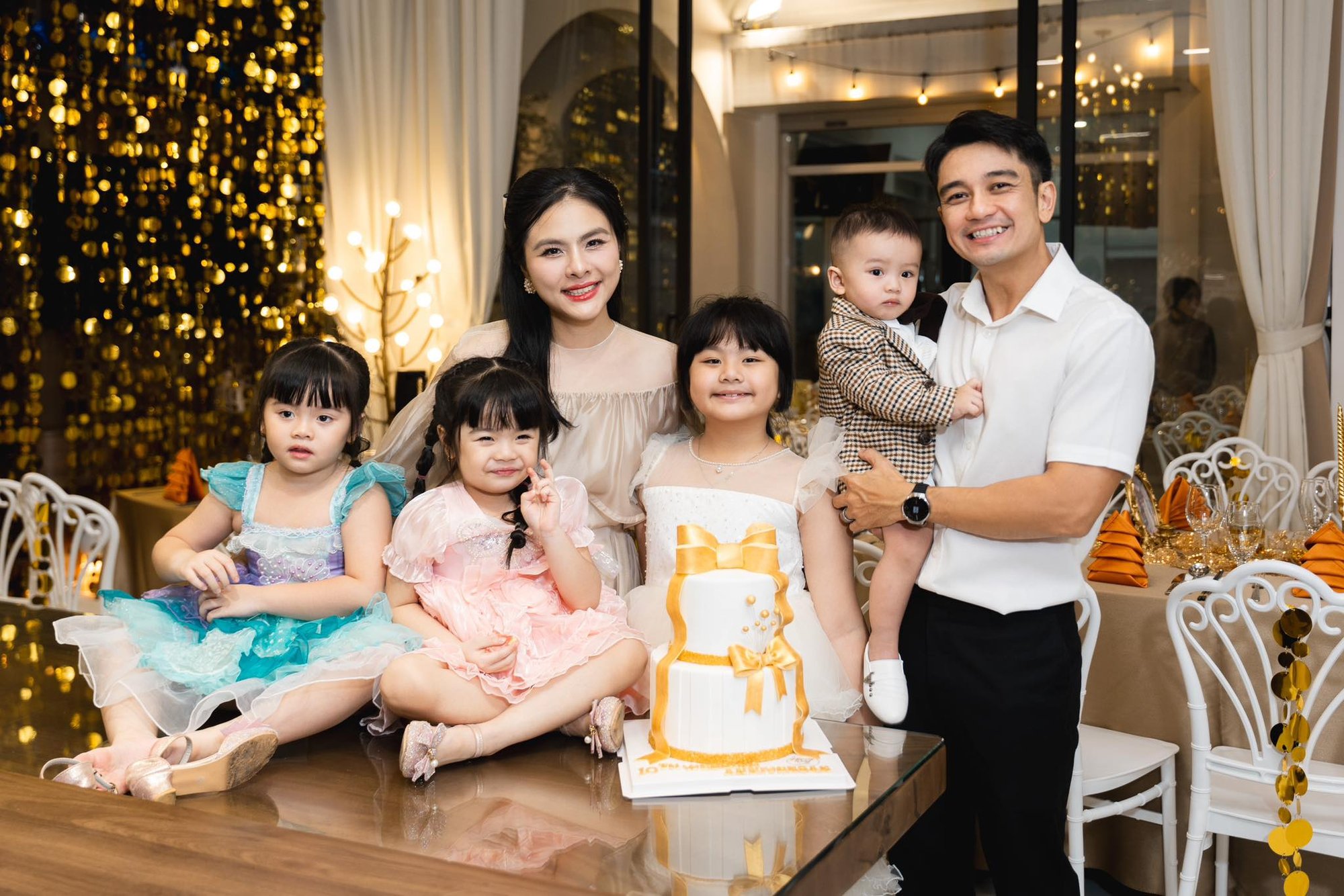 Ph&uacute; b&agrave; 4 con ở dinh thự 1000m2 tự tay chuẩn bị lễ kỷ niệm 10 năm ng&agrave;y cưới, đỉnh thế n&agrave;y bảo sao chồng m&ecirc; đắm!- Ảnh 18.