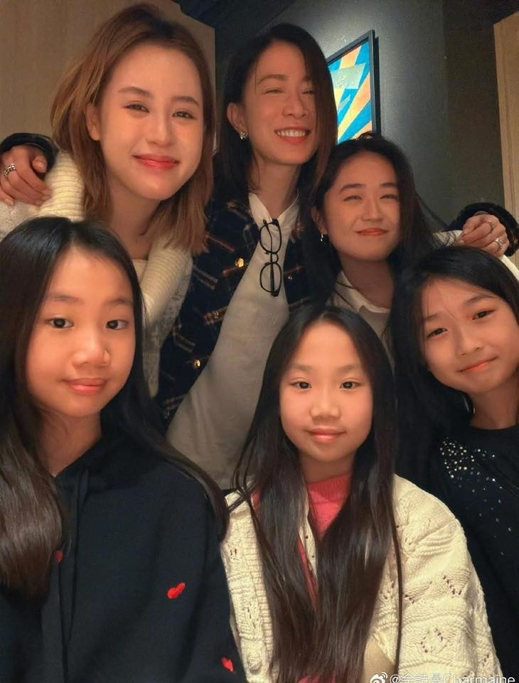 Ph&eacute;p thuật n&agrave;o gi&uacute;p mỹ nh&acirc;n 51 tuổi trẻ như mới hơn 20 vậy: Mặt nhỏ x&iacute;u xinh d&atilde; man, ngo&agrave;i đời ăn đứt tr&ecirc;n phim- Ảnh 2.