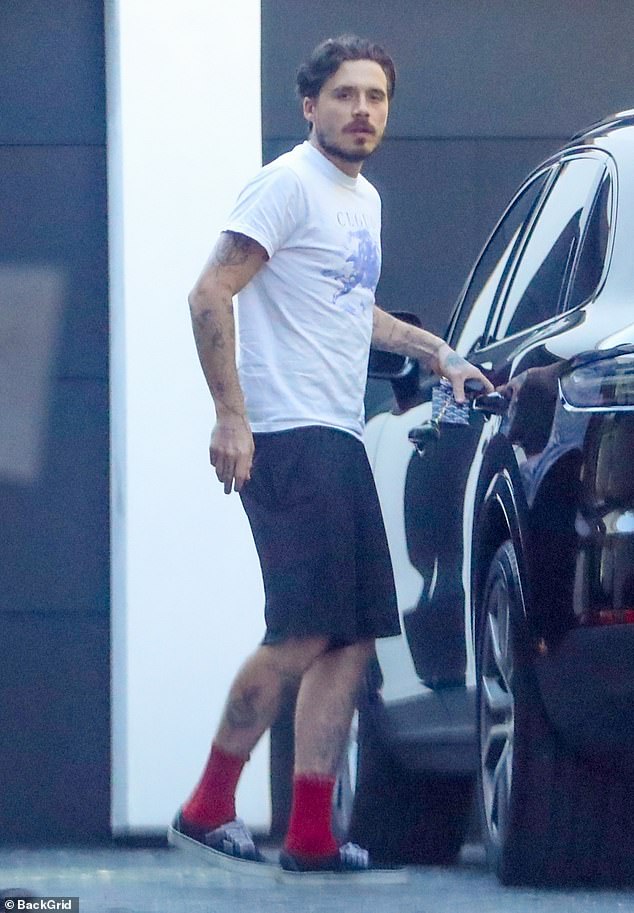 Thêm dầu vào lửa: Dâu cả thích bình luận công kích David Beckham - Victoria- Ảnh 3. Thêm dầu vào lửa: Dâu cả thích bình luận công kích David Beckham - Victoria- Ảnh 3.