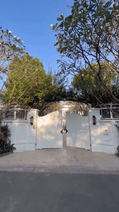 Cả showbiz c&oacute; đ&uacute;ng 1 người: Nu&ocirc;i 10 người con kh&ocirc;ng c&ugrave;ng huyết thống, ở biệt thự 