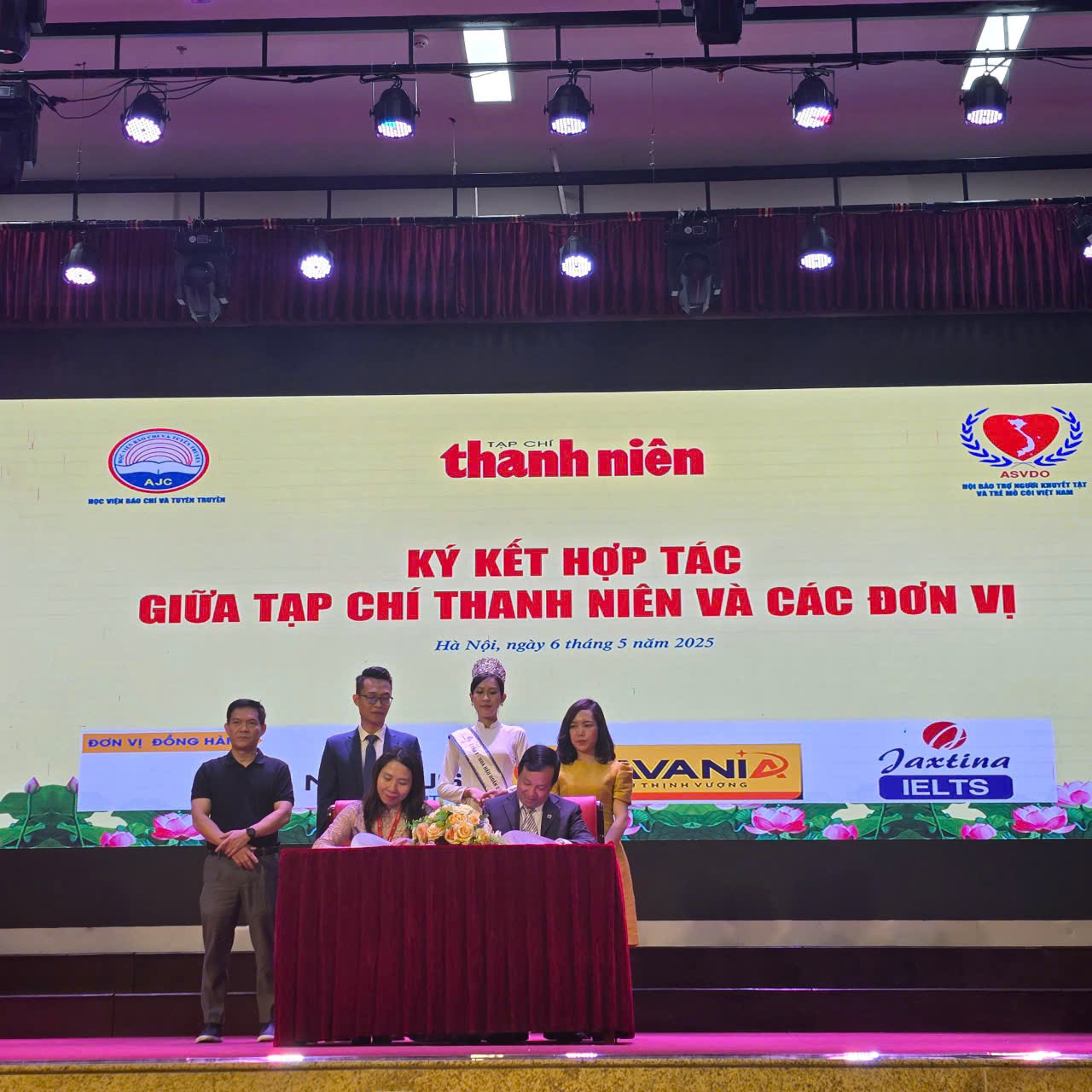 Ch&agrave;o năm mới 2026: Tạp ch&iacute; Thanh ni&ecirc;n c&ugrave;ng tuổi trẻ Việt Nam tự h&agrave;o, vững tin theo Đảng- Ảnh 12.