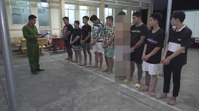 Vụ bắt c&oacute;c người đ&agrave;n &ocirc;ng đưa l&ecirc;n xe: Bắt v&agrave; kh&aacute;m x&eacute;t khẩn cấp nơi ở của L&ecirc; Thị Yến Uy&ecirc;n- Ảnh 1.